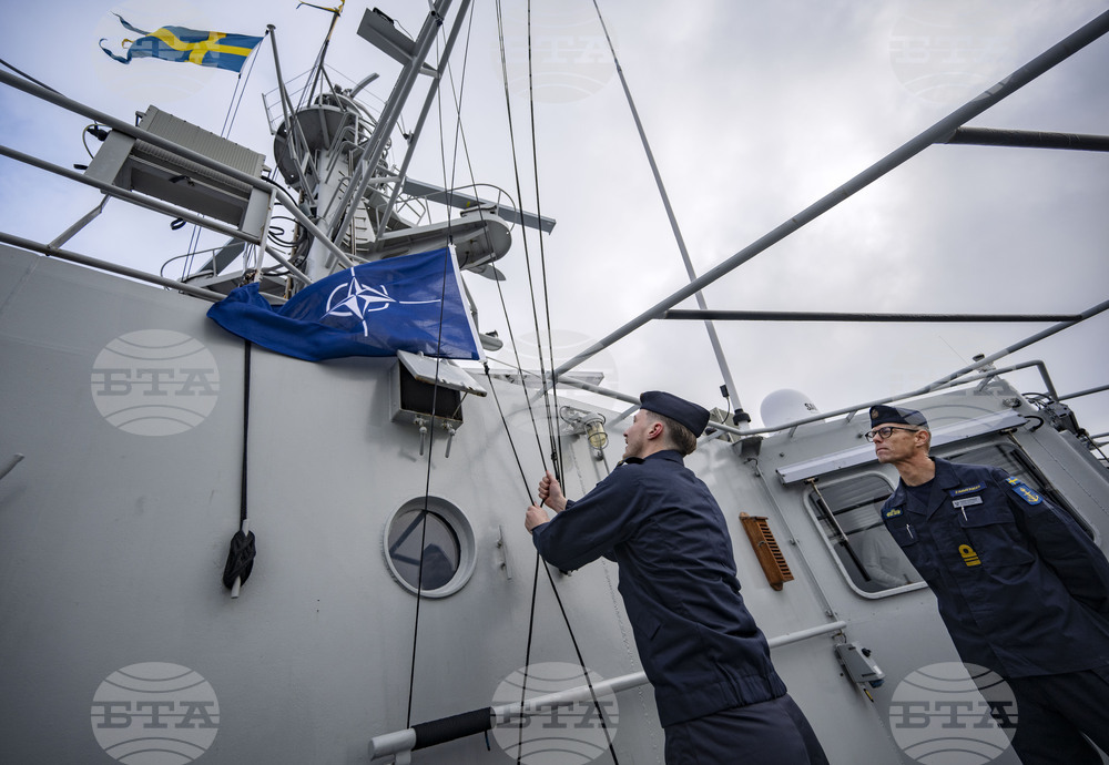 Шведски митничари проверяват санкциониран от ЕС руски кораб, акостирал в шведски води заради повреда