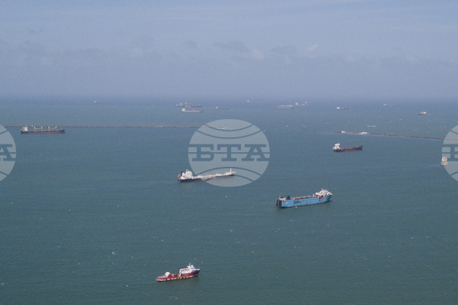 Държавните кораби на САЩ вече преминават през Панамския канал, без да плащат такси, съобщи Държавният департамент