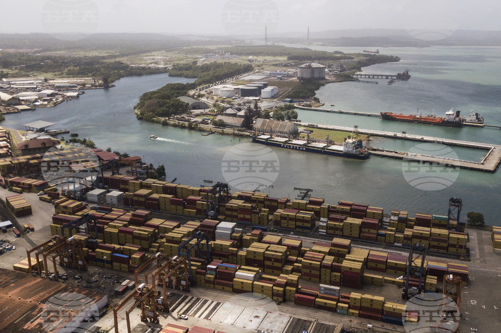 Операторът на Панамския канал отрече да е освободил от такси американските кораби