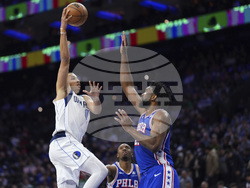 Mavericks 76ers Basketball