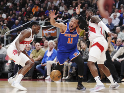 Knicks Raptors Basketball