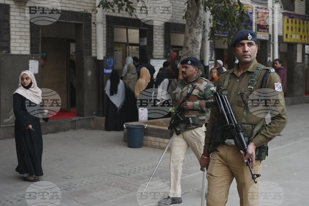 ПТИ: Полицията в Делхи въведе засилени мерки за сигурност заради поредица бомбени заплахи срещу ключови обекти града