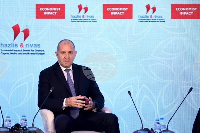 Румен Радев: Убеден съм, че правителството и парламентът ще предприемат необходимите мерки, за да се присъединим към еврозоната, но проблемът е за гражданите