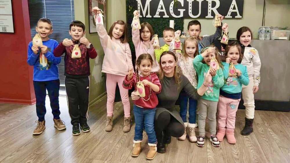 Деца изработваха валентинки в Културен център „Магура“ в Чикаго