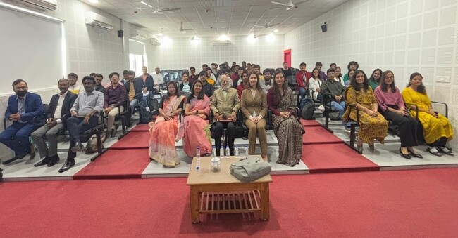 Преподавателят от УНСС Силвия Георгиева изнесе цикъл от лекции в индийски университет