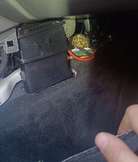 Агенция „Митници“: Контрабандни златни накити и цигари в лек автомобил откриха митническите служители на МП Лесово