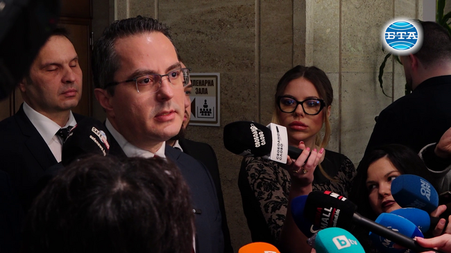 Цончо Ганев от "Възраждане" каза, че за пореден път сме свидетели как Манол Пейков си е позволил арогантно отношение