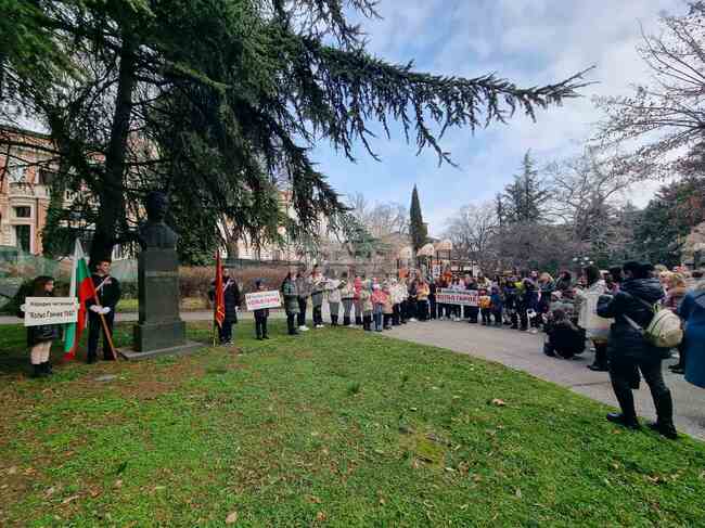 Нашият патрон не е само местен герой, смята директорът на Основно училище „Кольо Ганчев“ Галина Петкова