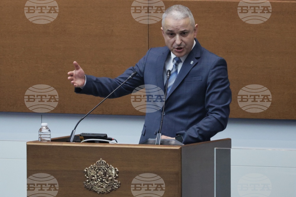 С декларация на "Възраждане" срещу решението на Министерство на културата да се откаже от домакинство на 47-та сесия на ЮНЕСКО започна заседанието на парламента