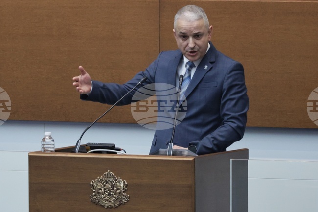 С декларация на "Възраждане" срещу решението на Министерство на културата да се откаже от домакинство на 47-та сесия на ЮНЕСКО започна заседанието на парламента