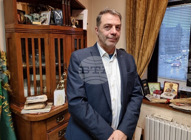 Хората имат нужда от празници, в които да са заедно, казва етнологът и фолклорист проф. Николай Ненов