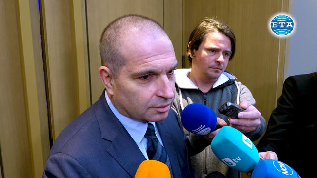 Щом постигнем задачата от 3 процента дефицит и 40 процента от БВП държавен бюджет, ще заявим отново приоритета за членство в еврозоната, каза вицепремиерът Гроздан Караджов