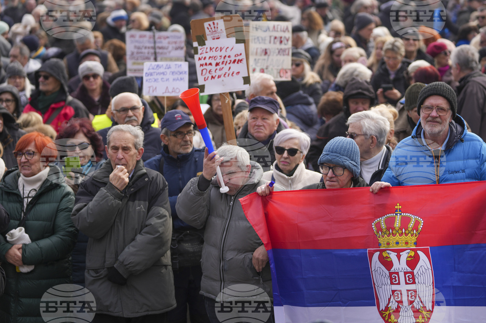 Пенсионери и студенти протестираха заедно в Белград с искане за предсрочни избори и реформи в пенсионния фонд
