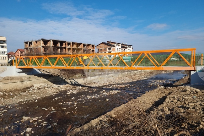Пешеходен и автомобилен мост над река Ботуня във Вършец изгражда общината със средства от програма на регионалното министерство