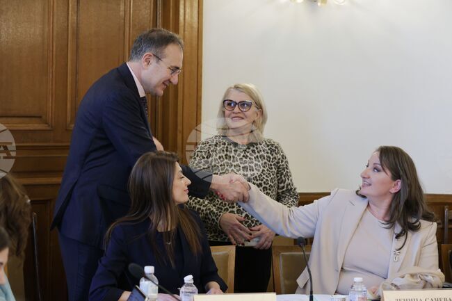 Парламент - Комисия по труда и социалната политика