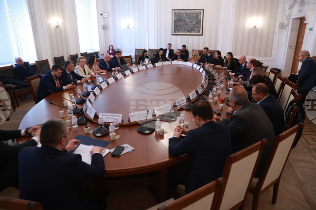 Парламентарната комисия по регионална политика не прие на първо четене предложенията за промени в Закона за пътищата, внесени от "Възраждане"