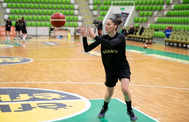 Радостина Христова се завръща в състава на баскетболния шампион Монтана