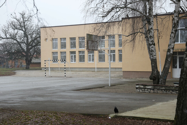 Сигнали за бомби бяха получени в училища в Загреб и още два хърватски града