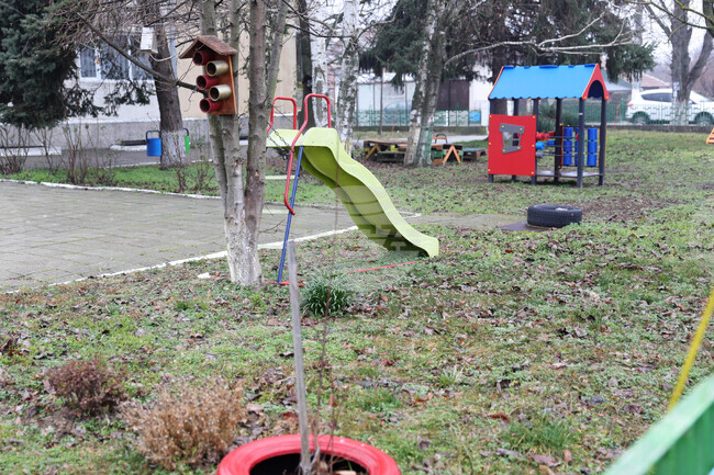 Прокуратурата повдигна обвинение на жена, проявила агресия към служители в детската градина на сина й в Стамболийски