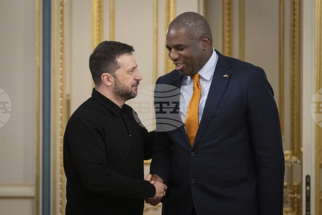 Украинският президент Зеленски се срещна с британския външен министър