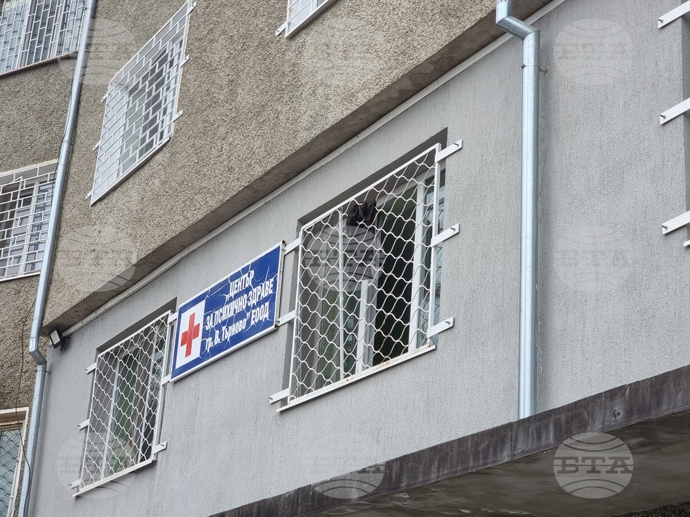 Полицията във Велико Търново задържа жена, заплашвала с нож лекари и пациенти в поликлиника в центъра на града