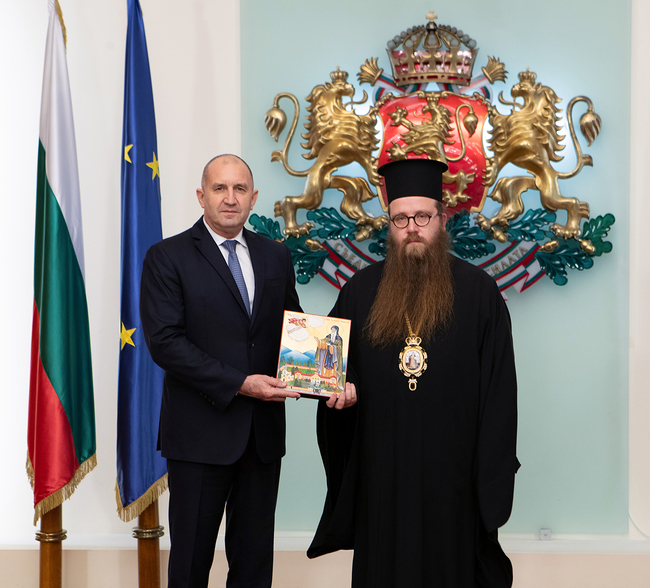 Възпитавайки младите в духовност, Софийската духовна семинария има съществен принос към бъдещето на България, каза президентът Румен Радев 