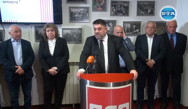 Приемете ме като партийния кандидат в надпреварата за председател на БСП, заяви Атанас Зафиров