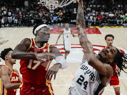 Spurs Hawks Basketball