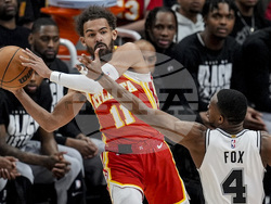 Spurs Hawks Basketball