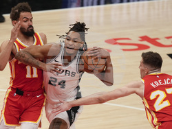 Spurs Hawks Basketball