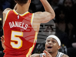 Spurs Hawks Basketball