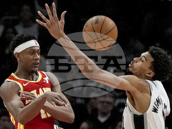 Spurs Hawks Basketball