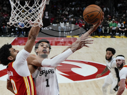 Spurs Hawks Basketball