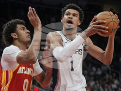 Spurs Hawks Basketball