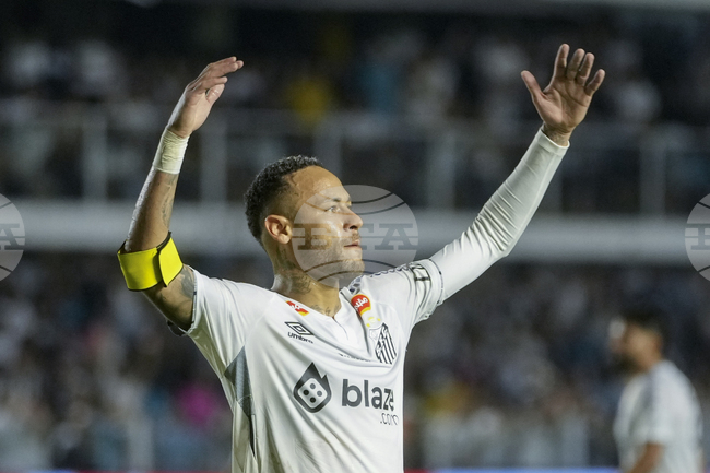 Бащата на Неймар иска футболистът да остане в бразилския Сантос