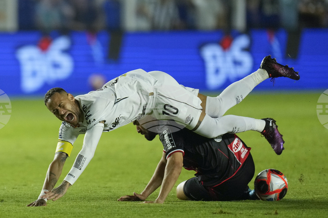 Неймар иска да се завърне в Барселона през лятото