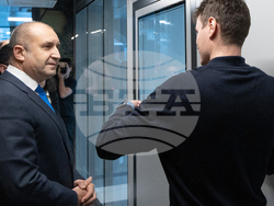 Снимка: Президентство - Държавният глава посети една от най-бързоразвиващите се български компании в сферата на наносателитните технологии и услуги EnduroSat