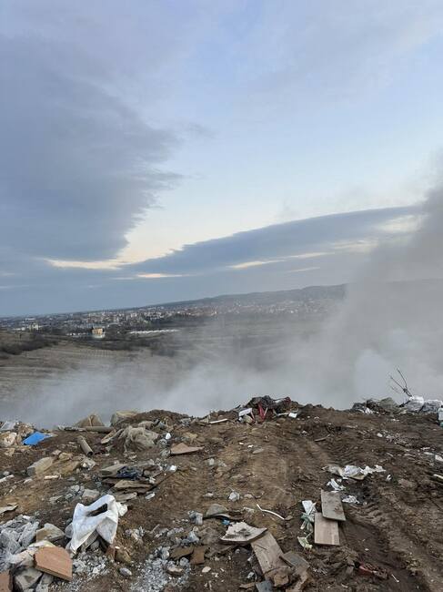 Шофьор на камион е задържан за пожара на сметището край Харманли