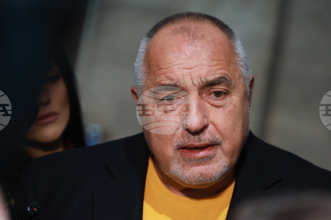 По-добре реакторите от АЕЦ "Белене" да бъдат продадени на Украйна и да влязат пари в бюджета, вместо да стоят под навесите, каза Бойко Борисов