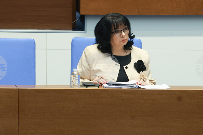 Неразплатени разходи за над 4 млрд. лева са прехвърлени към бюджета за 2025 година, каза министърът на финансите Теменужка Петкова