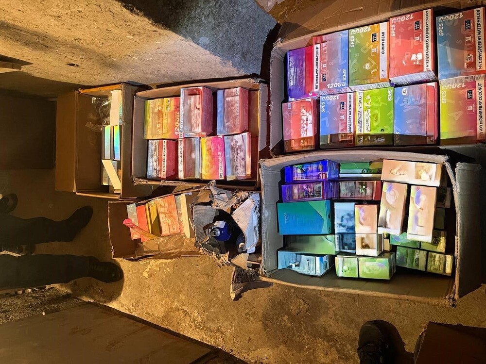 Иззети са близо 1200 вейпа, над 370 флакона райски газ и тютюн за наргиле при полицейска акция в София 