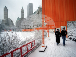 Ню Йорк (21 февруари 2005 г.) Арт инсталацията "Портите" на Кристо и Жан-Клод. Снимка: AP/Mark Lennihan