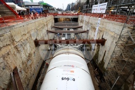 Метро - тунелопробивна машина - церемония