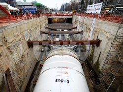 Метро - тунелопробивна машина - церемония