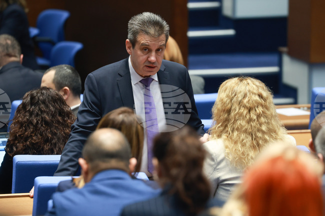 Не трябва да позволяваме темата за опазване на околната среда да бъде превърната в цирк, каза Драгомир Петров от ИТН при разискванията на вота