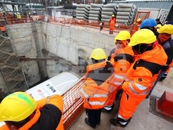 Метро - тунелопробивна машина - церемония