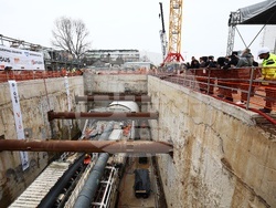 Метро - тунелопробивна машина - церемония