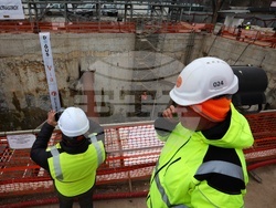 Метро - тунелопробивна машина - церемония