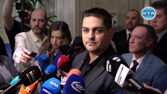 Ако няма одържавяване на "Лукойл“, ЕРП-тата,няма как да попълним "дупката“ в бюджета, коментира Радостин Василев