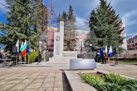 Бургас - паметник на загиналите в Руско-турската освободителна война - почит